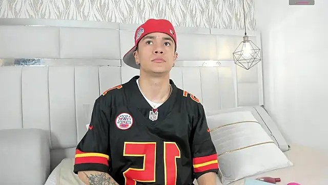 Snapshot of 1m_Joel chatting on November 16, 4:40 am 1m Joel online show from November 16, 4:40 am