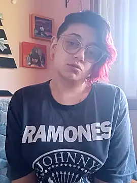 Snapshot of ConeNella chatting on December 16, 3:32 pm ConeNella online show from December 16, 3:32 pm