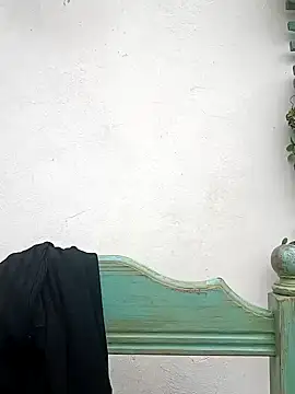 Snapshot of ConeNella chatting on December 21, 5:29 pm ConeNella online show from December 21, 5:29 pm