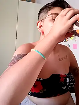 Snapshot of ConeNella chatting on January 4, 6:30 pm ConeNella online show from January 4, 6:30 pm