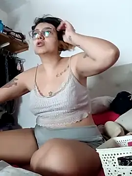 Snapshot of ConeNella chatting on March 12, 3:18 pm ConeNella online show from March 12, 3:18 pm