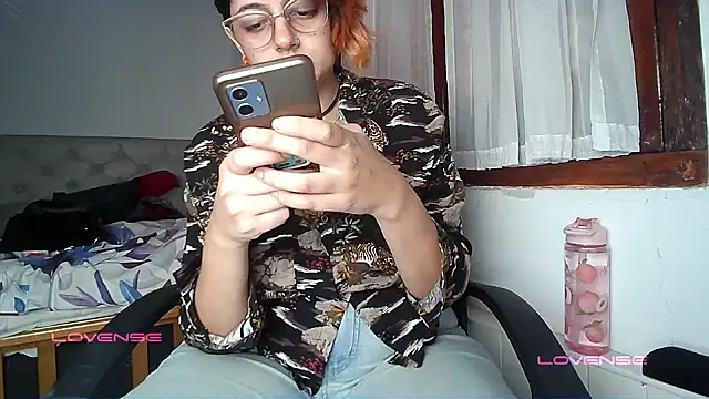 Snapshot of ConeNella chatting on March 14, 3:03 pm ConeNella online show from March 14, 3:03 pm