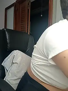 Snapshot of ConeNella chatting on March 22, 1:11 am ConeNella online show from March 22, 1:11 am