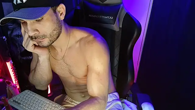 sexyboycolombi4 online show from January 22, 8:40 am