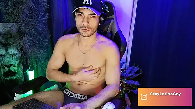 sexyboycolombi4 online show from March 14, 6:21 am