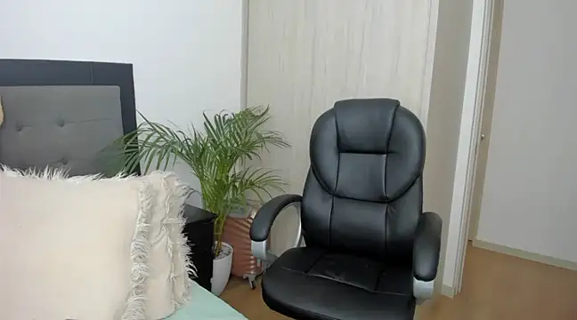 charlotte tiller online show from December 11, 8:39 pm