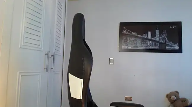 Plug Control online show from January 29, 8:25 pm