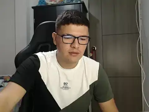 Plug Control online show from March 4, 8:49 pm