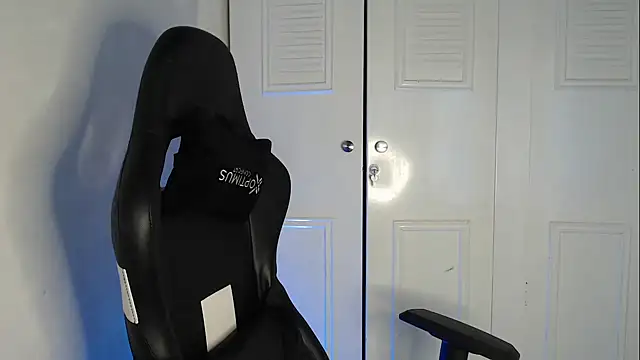 Plug Control online show from September 15, 2:17 pm