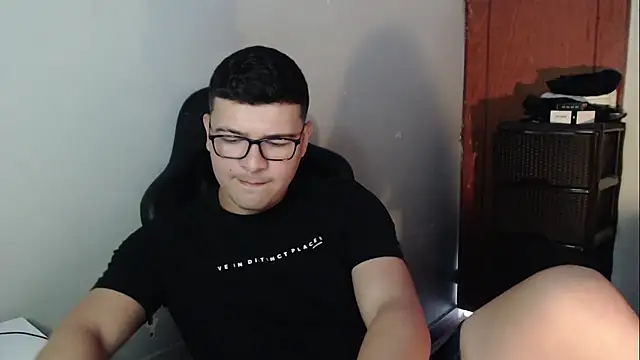 Snapshot of Plug_Control chatting on January 8, 6:54 pm Plug Control online show from January 8, 6:54 pm