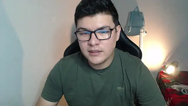 Snapshot of Plug_Control chatting on February 19, 8:38 pm Plug Control online show from February 19, 8:38 pm