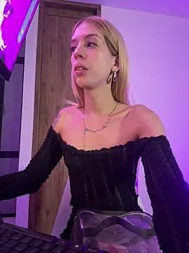 Snapshot of Courtney_gonet chatting on June 1, 3:52 am Courtney gonet online show from June 1, 3:52 am
