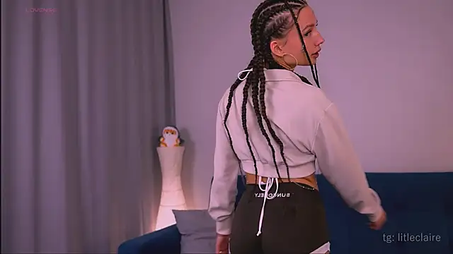 Snapshot of new_Claire chatting on November 8, 4:07 pm new Claire online show from November 8, 4:07 pm