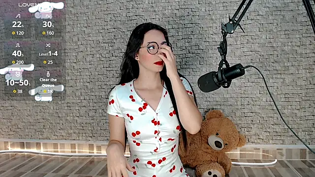 Snapshot of emma_unu chatting on June 6, 3:00 am emma unu online show from June 6, 3:00 am