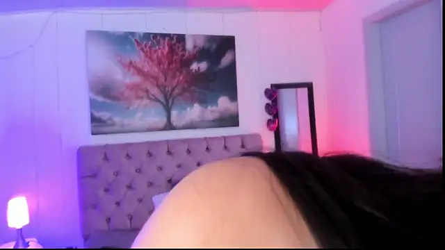 Julianaa Castro  online show from March 1, 11:50 am