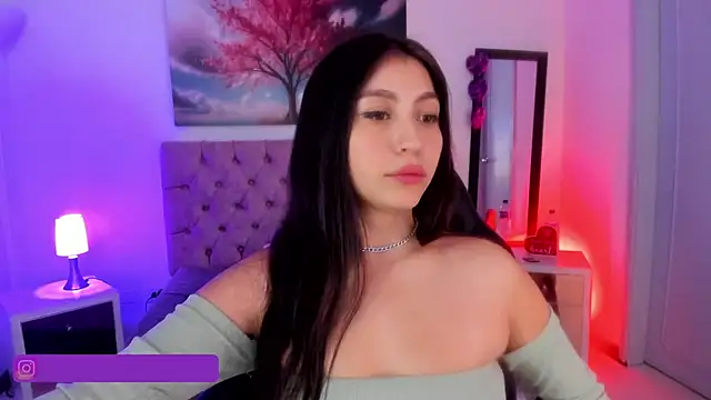 Julianaa Castro  online show from March 4, 11:51 am