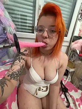 LaskaLeRoomba online show from April 26, 9:23 pm