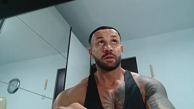 Snapshot of Magnificmuscles89 chatting on May 14, 10:55 am Magnificmuscles89 online show from May 14, 10:55 am