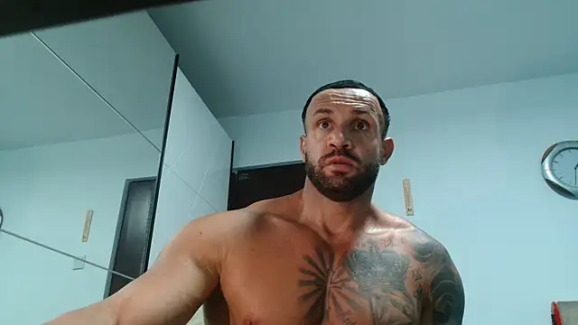 Snapshot of Magnificmuscles89 chatting on May 18, 10:32 am Magnificmuscles89 online show from May 18, 10:32 am