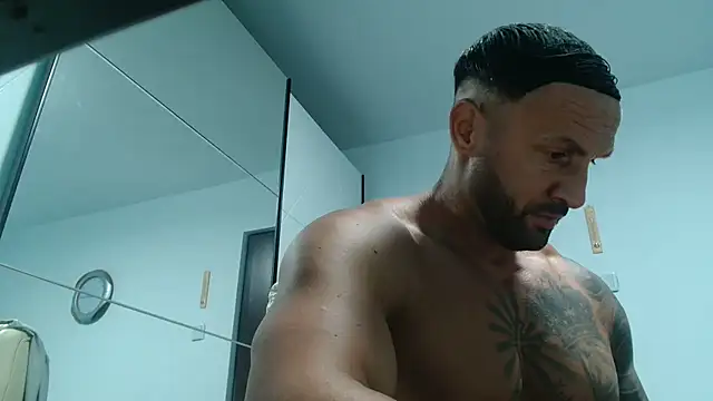 Snapshot of Magnificmuscles89 chatting on May 19, 11:16 am Magnificmuscles89 online show from May 19, 11:16 am