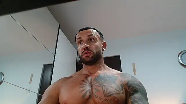 Snapshot of Magnificmuscles89 chatting on May 21, 4:03 pm Magnificmuscles89 online show from May 21, 4:03 pm
