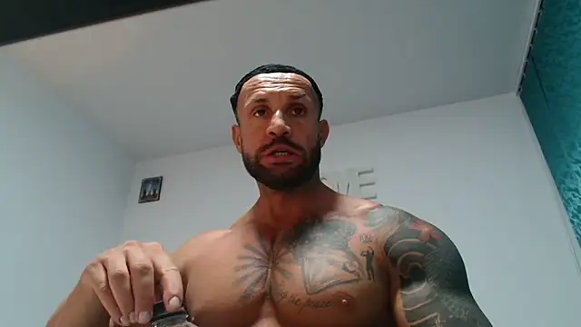 Snapshot of Magnificmuscles89 chatting on May 24, 10:04 pm Magnificmuscles89 online show from May 24, 10:04 pm
