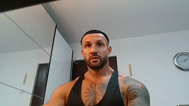 Snapshot of Magnificmuscles89 chatting on May 27, 10:45 am Magnificmuscles89 online show from May 27, 10:45 am