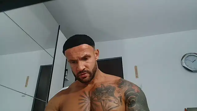 Snapshot of Magnificmuscles89 chatting on May 27, 10:51 pm Magnificmuscles89 online show from May 27, 10:51 pm
