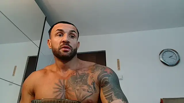 Snapshot of Magnificmuscles89 chatting on May 29, 11:19 am Magnificmuscles89 online show from May 29, 11:19 am