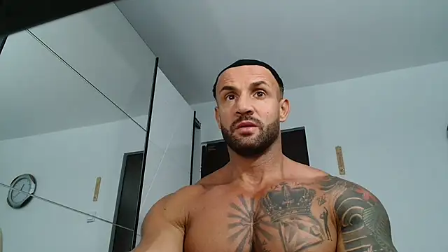 Snapshot of Magnificmuscles89 chatting on May 31, 8:21 pm Magnificmuscles89 online show from May 31, 8:21 pm