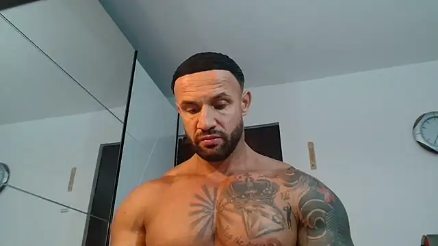 Snapshot of Magnificmuscles89 chatting on June 2, 11:34 am Magnificmuscles89 online show from June 2, 11:34 am