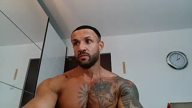 Snapshot of Magnificmuscles89 chatting on June 15, 11:01 am Magnificmuscles89 online show from June 15, 11:01 am