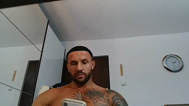 Snapshot of Magnificmuscles89 chatting on June 28, 11:38 am Magnificmuscles89 online show from June 28, 11:38 am