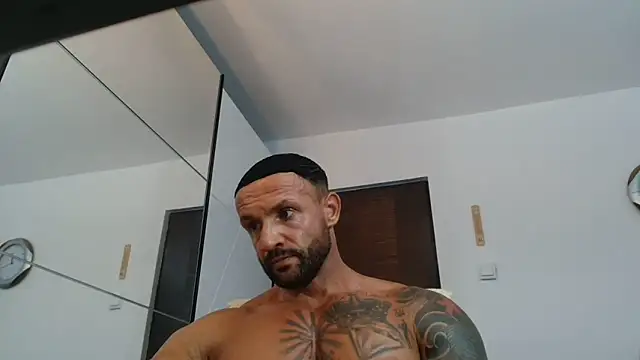 Snapshot of Magnificmuscles89 chatting on June 29, 9:26 am Magnificmuscles89 online show from June 29, 9:26 am