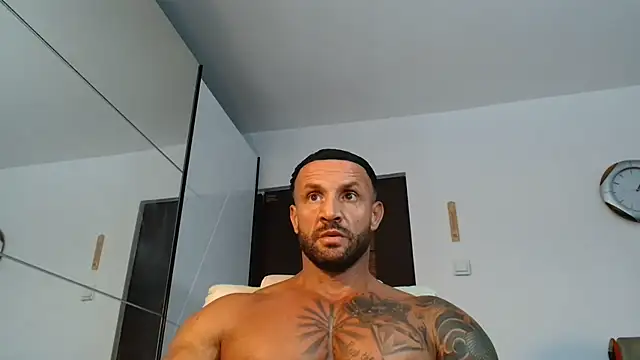 Snapshot of Magnificmuscles89 chatting on July 2, 10:27 pm Magnificmuscles89 online show from July 2, 10:27 pm