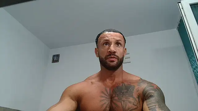 Snapshot of Magnificmuscles89 chatting on July 5, 9:33 pm Magnificmuscles89 online show from July 5, 9:33 pm