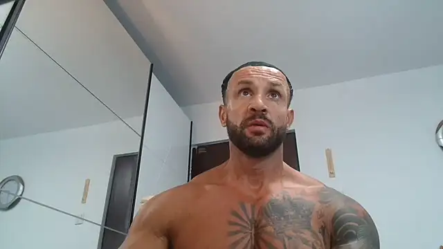 Snapshot of Magnificmuscles89 chatting on July 6, 11:40 am Magnificmuscles89 online show from July 6, 11:40 am
