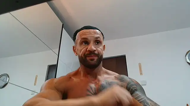 Snapshot of Magnificmuscles89 chatting on July 6, 7:49 pm Magnificmuscles89 online show from July 6, 7:49 pm