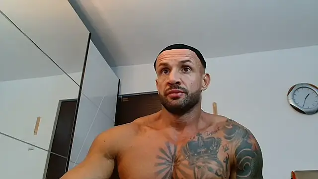 Snapshot of Magnificmuscles89 chatting on July 11, 10:55 pm Magnificmuscles89 online show from July 11, 10:55 pm