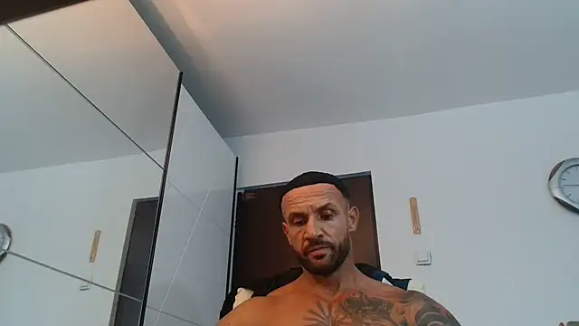 Snapshot of Magnificmuscles89 chatting on July 17, 3:07 pm Magnificmuscles89 online show from July 17, 3:07 pm