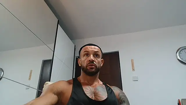Snapshot of Magnificmuscles89 chatting on July 20, 10:18 am Magnificmuscles89 online show from July 20, 10:18 am