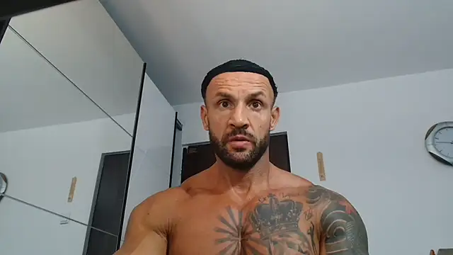 Snapshot of Magnificmuscles89 chatting on July 21, 11:07 pm Magnificmuscles89 online show from July 21, 11:07 pm