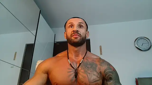 Snapshot of Magnificmuscles89 chatting on July 30, 4:17 pm Magnificmuscles89 online show from July 30, 4:17 pm