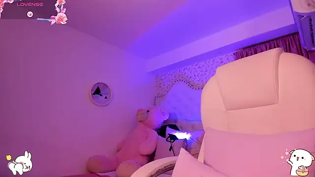 Snapshot of kitty_roouse chatting on December 13, 10:08 am kitty roouse online show from December 13, 10:08 am