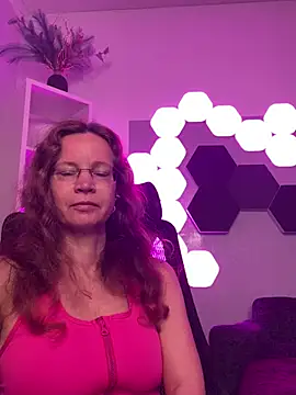 Snapshot of AnnikaRose chatting on April 30, 3:13 am AnnikaRose online show from April 30, 3:13 am