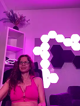 Snapshot of AnnikaRose chatting on May 21, 3:46 am AnnikaRose online show from May 21, 3:46 am