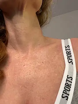 Snapshot of AnnikaRose chatting on June 12, 2:21 am AnnikaRose online show from June 12, 2:21 am