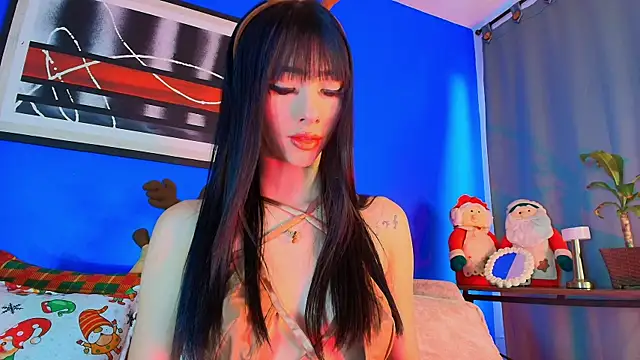 liccy hall online show from December 4, 11:41 am