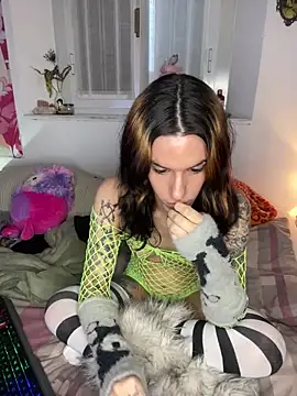 Snapshot of giuli_zerozero chatting on January 6, 2:47 pm giuli zerozero online show from January 6, 2:47 pm