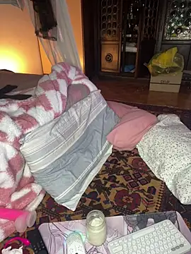 Snapshot of giuli_zerozero chatting on October 8, 8:39 pm giuli zerozero online show from October 8, 8:39 pm